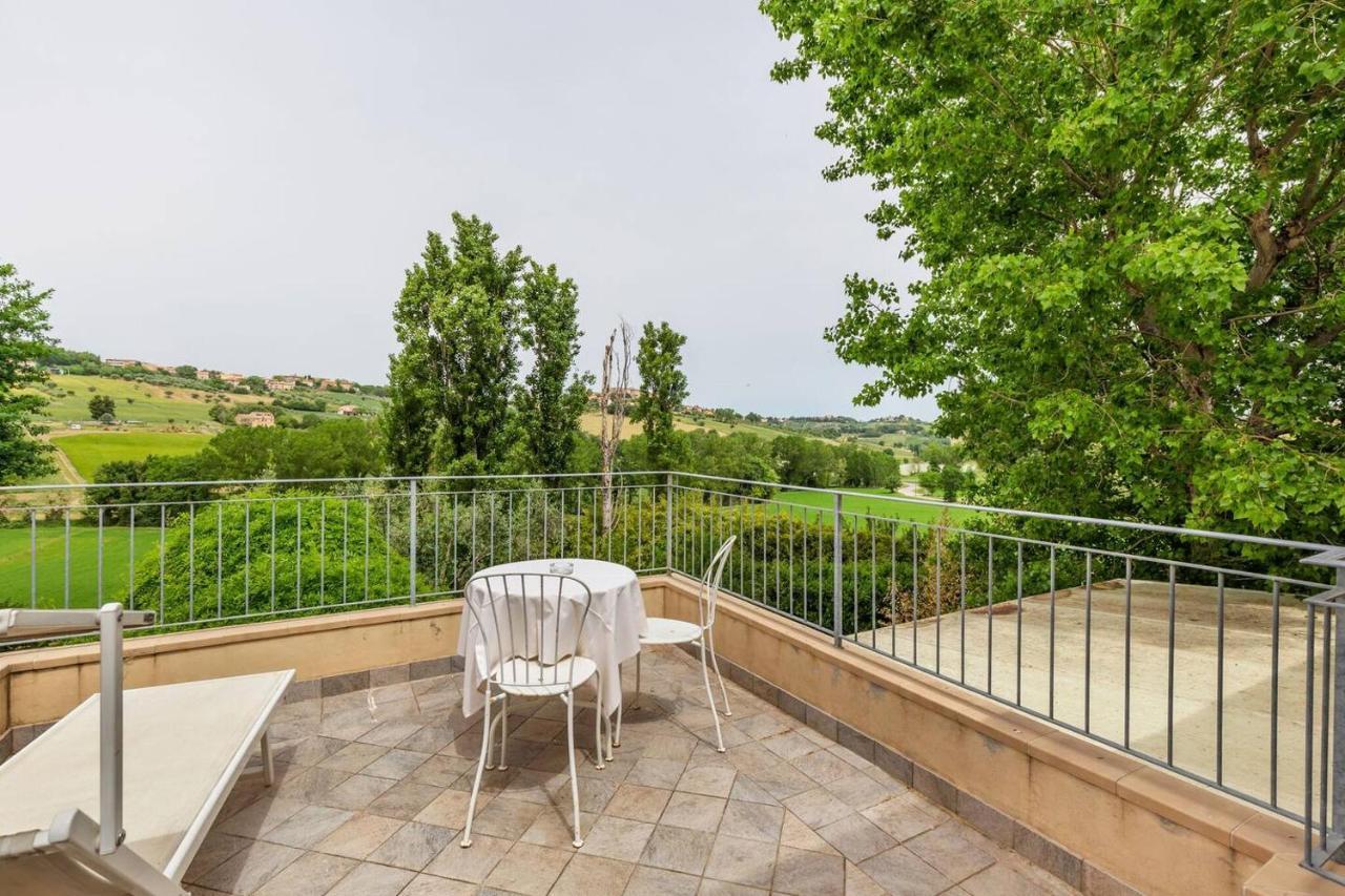 Grande Villa Storica Per Vacanze Con Giardino Privato E Piscina Ostra Экстерьер фото